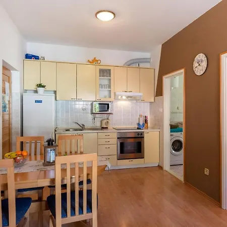 Awesome In W/ Wifi And 1 Bedrooms *