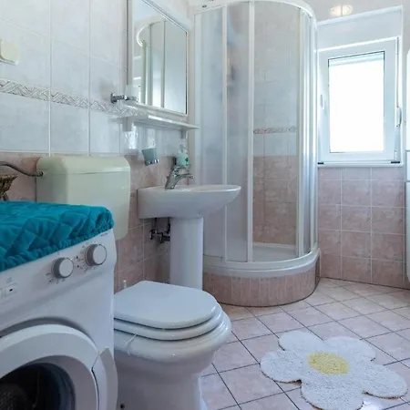 Apartman Awesome In W/ Wifi And 1 Bedrooms