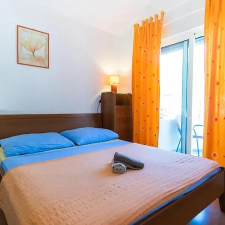 Apartman Awesome In W/ Wifi And 1 Bedrooms *